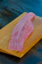 Picture of Wels roh | 2 Fischseiten | 400g - € 12,80